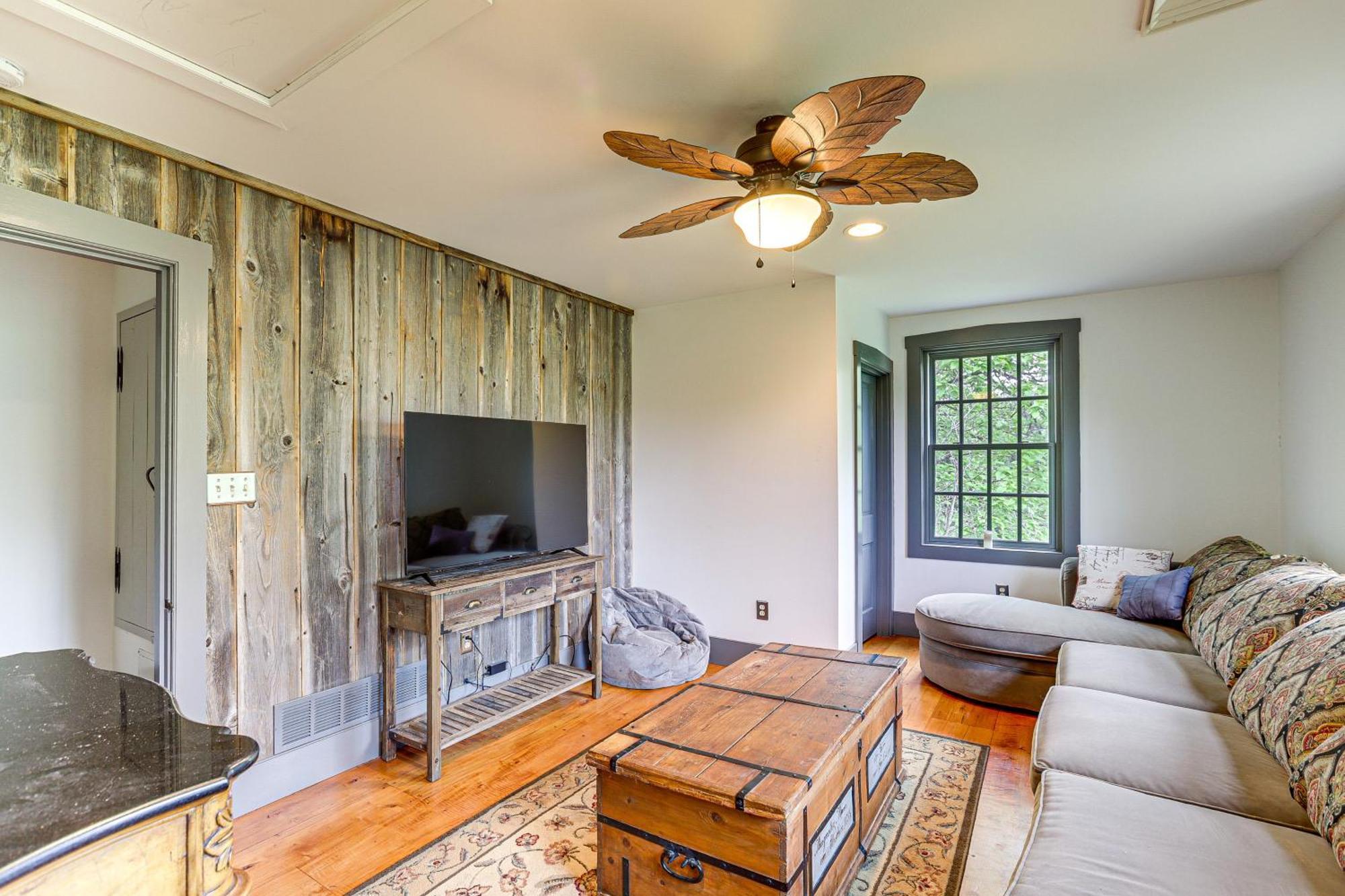 Spacious And Historic Cabin In New Haven With Pond! Extérieur photo