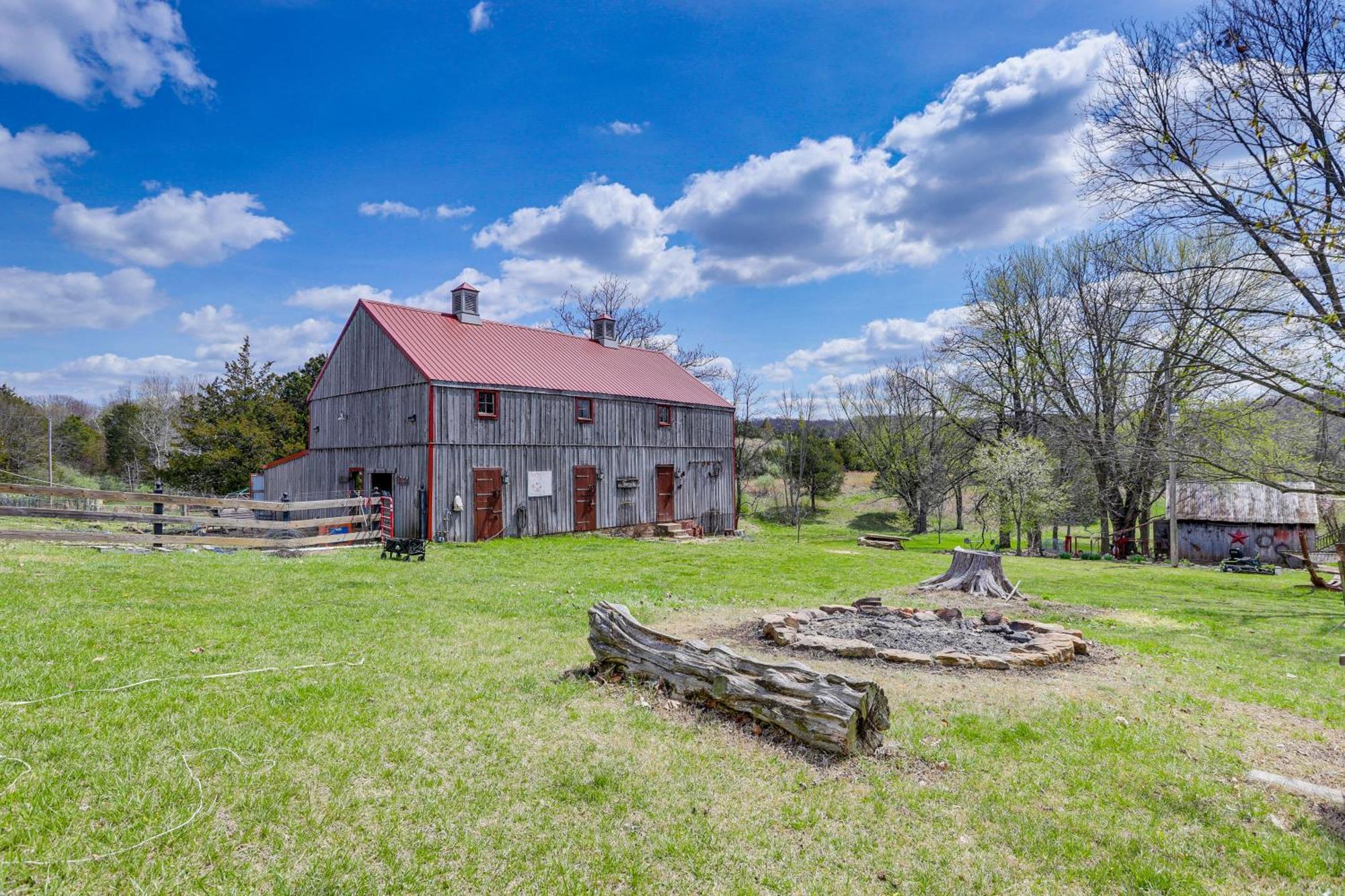 Spacious And Historic Cabin In New Haven With Pond! Extérieur photo