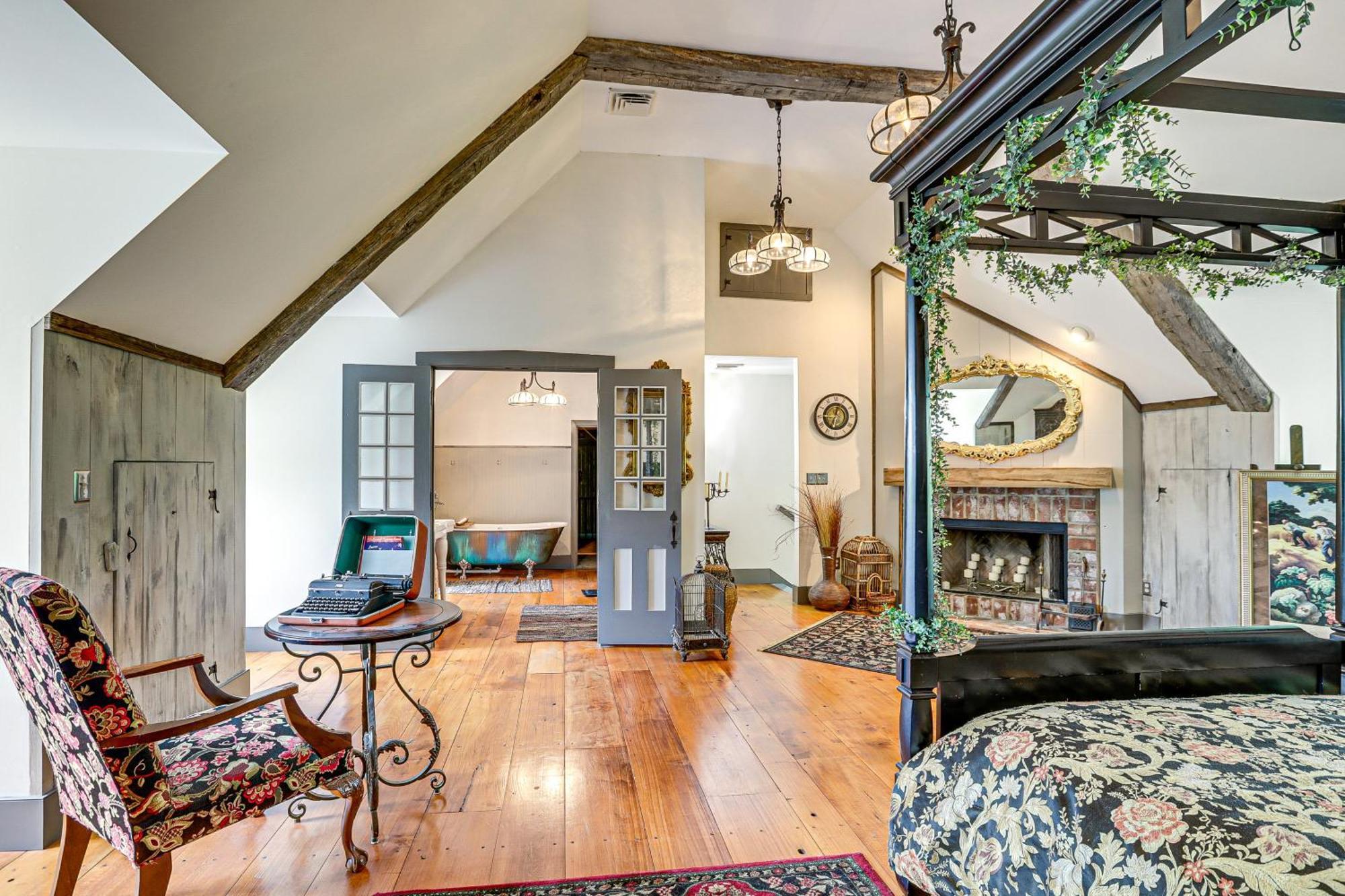 Spacious And Historic Cabin In New Haven With Pond! Extérieur photo