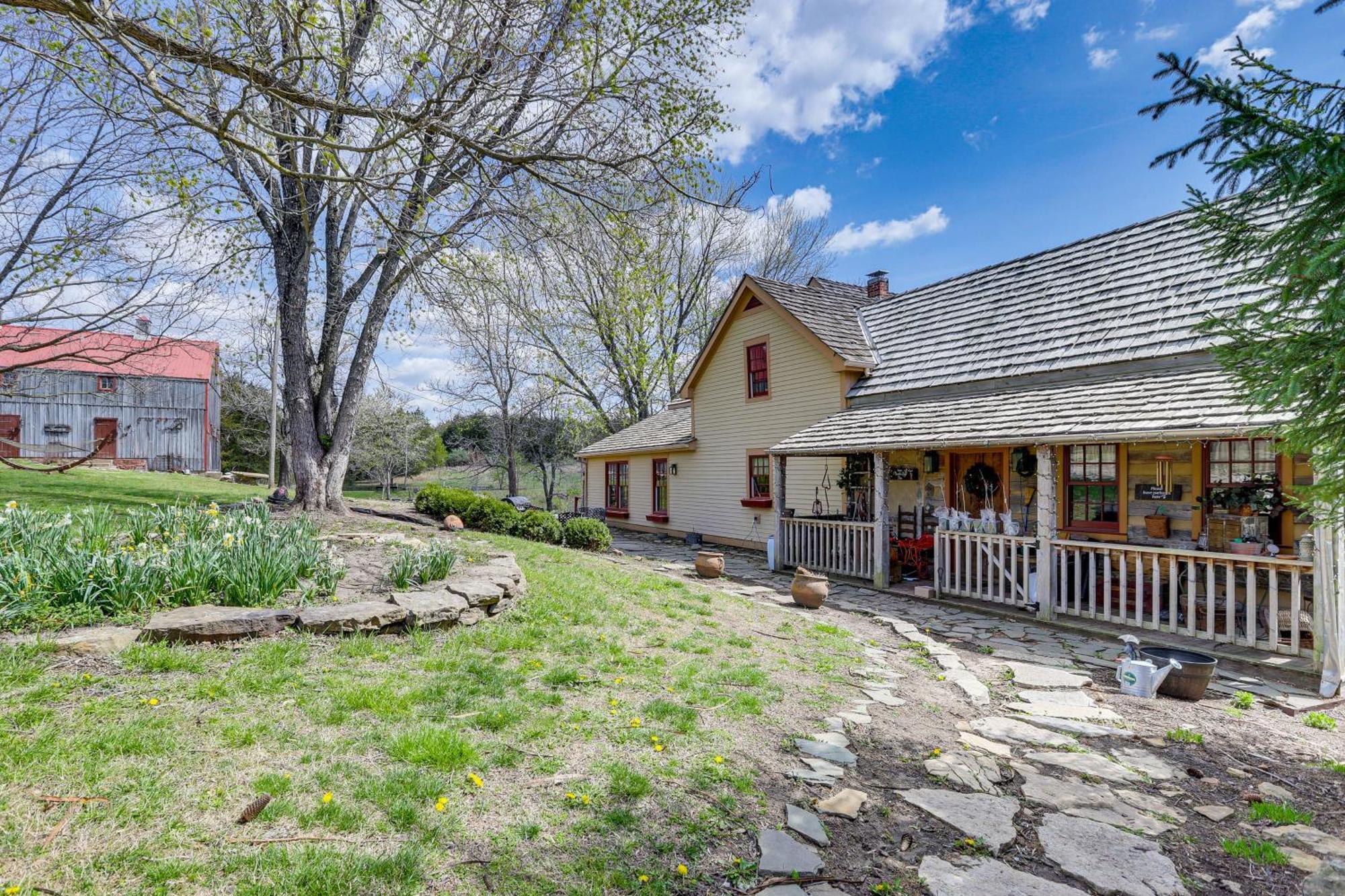 Spacious And Historic Cabin In New Haven With Pond! Extérieur photo